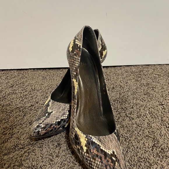 Stuart Weitzman Daisy Pumps - Picture 7 of 7